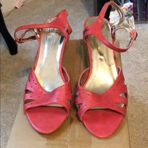 NWT Forever 21 coral kitten heel sandals